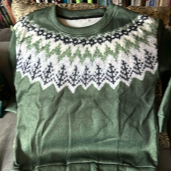 Sweaters - Faiirile green sweatshirt